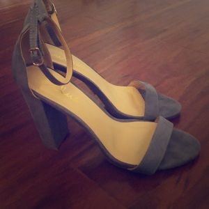 Lulu’s Taylor blue block heels